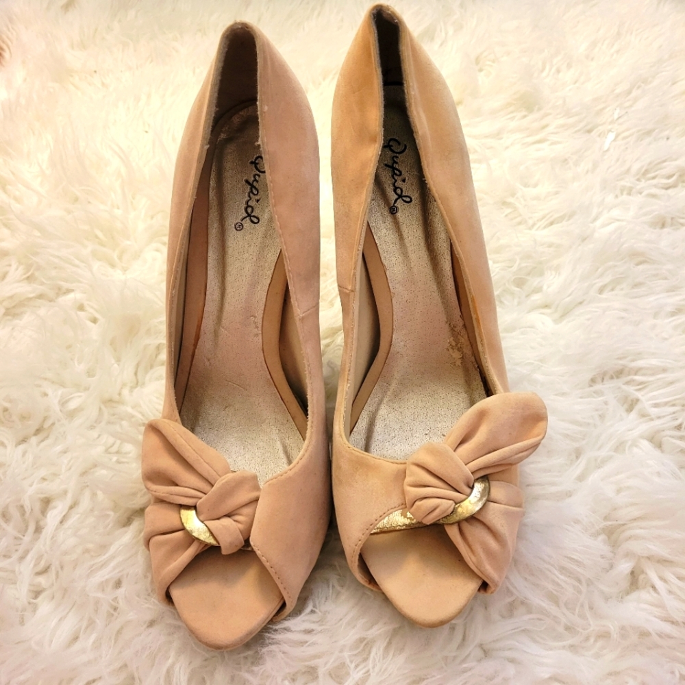Quipid Cream Suede Heels with Knot